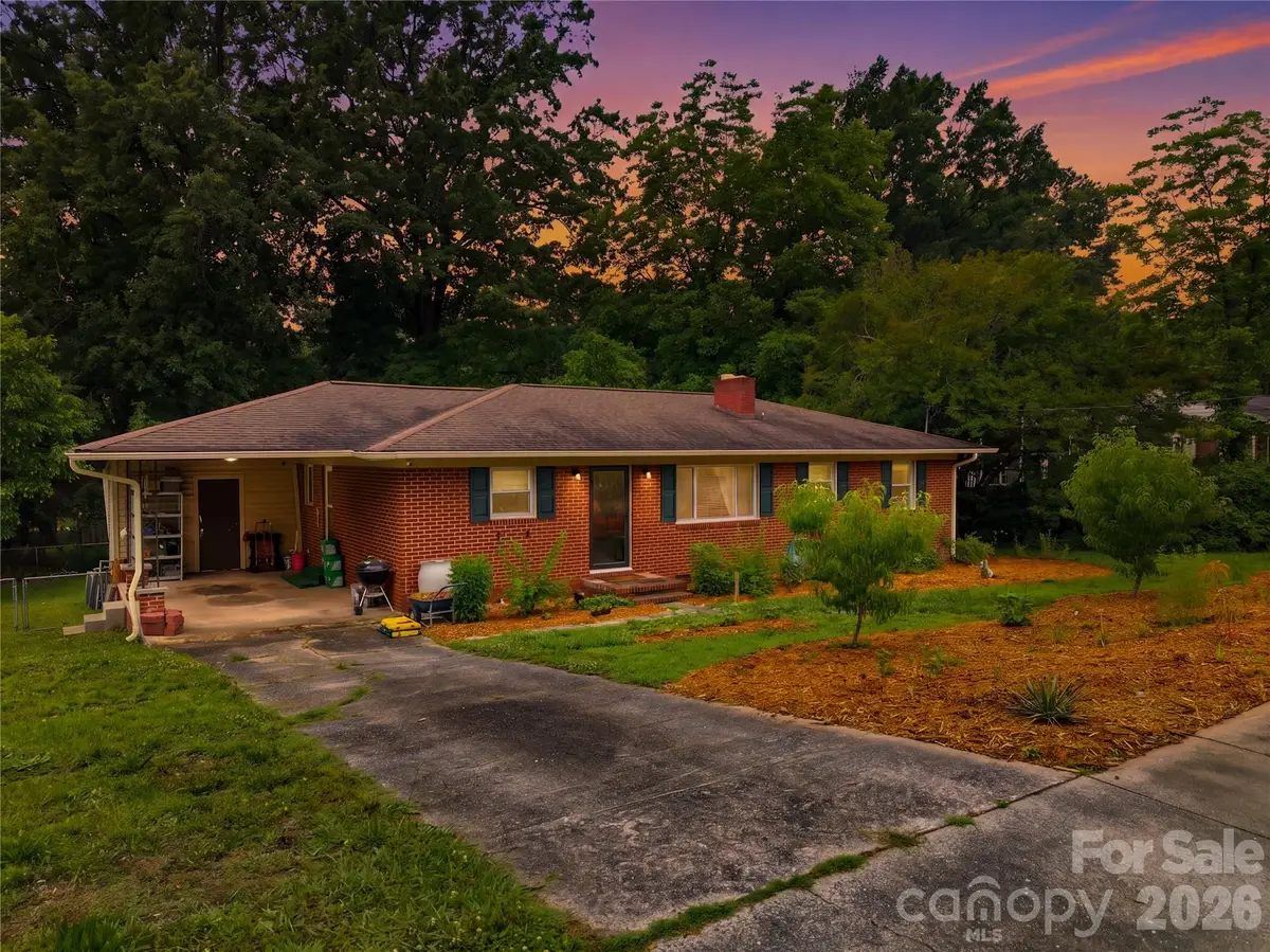 605 W 19th Avenue, Gastonia, NC 28052 - #1