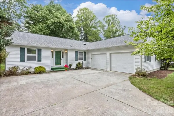 7 Teaneck Circle, Hendersonville, NC 28791