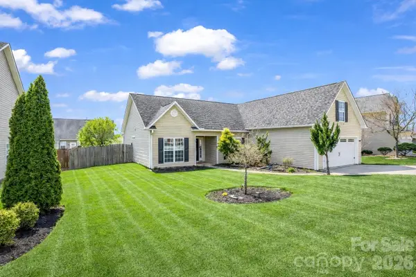 33 Lumber River Road, Fletcher, NC 28732