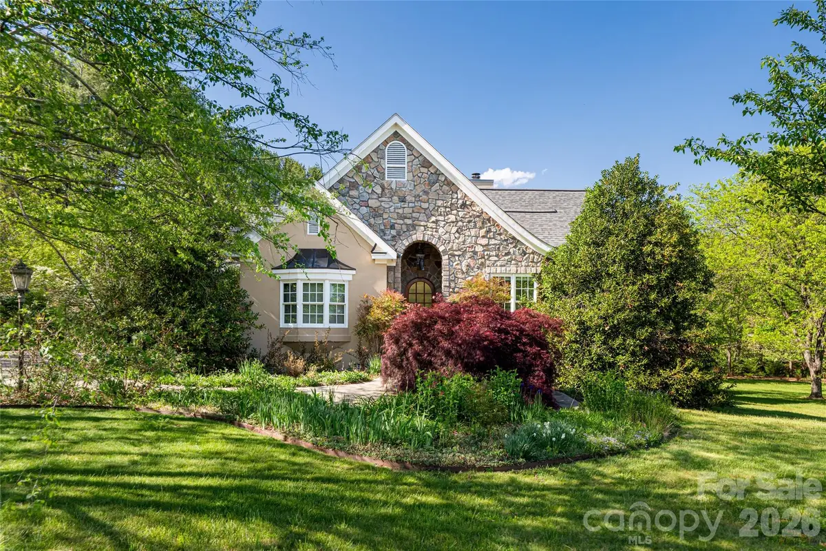 7 Ashley Road, Asheville, NC 28805 - #1