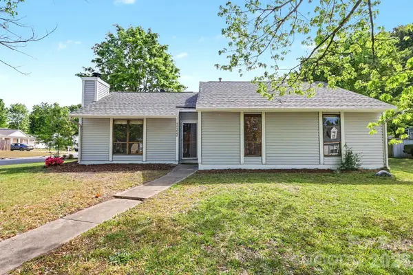 11222 Treebark Drive, Pineville, NC 28134