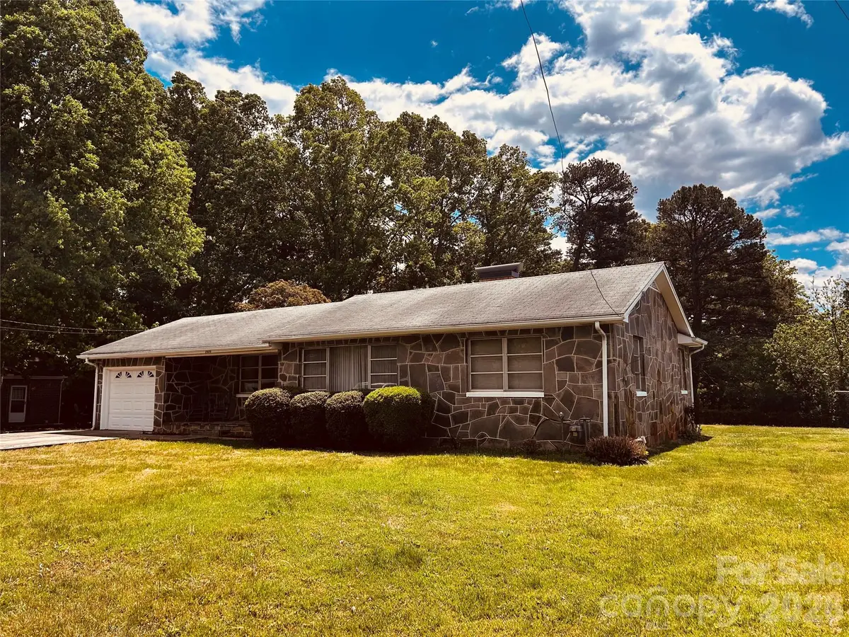 2525 13th Avenue Sw, Hickory, NC 28602 - #1