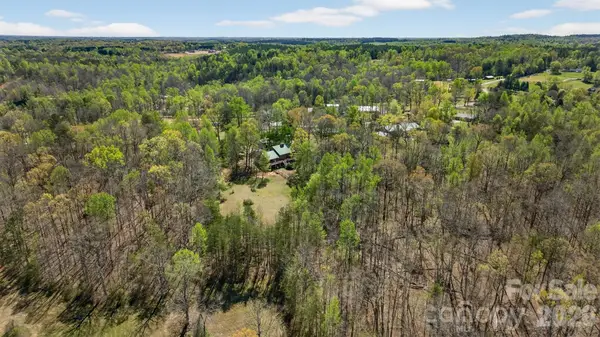 405 Loop Road, Campobello, SC 29322