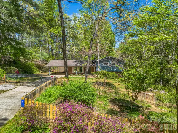 31 Firefly Lane, Saluda, NC 28773