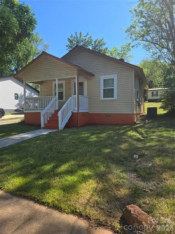 207 S Caldwell Avenue, Newton, NC 28658