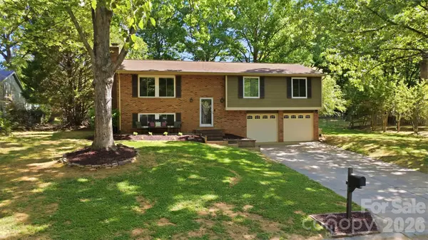 6723 Rollingridge Drive, Charlotte, NC 28211