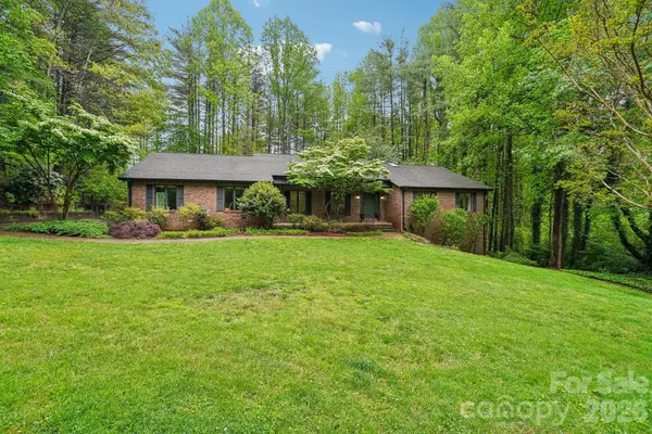 9 Westbridge Drive, Hendersonville, NC 28739