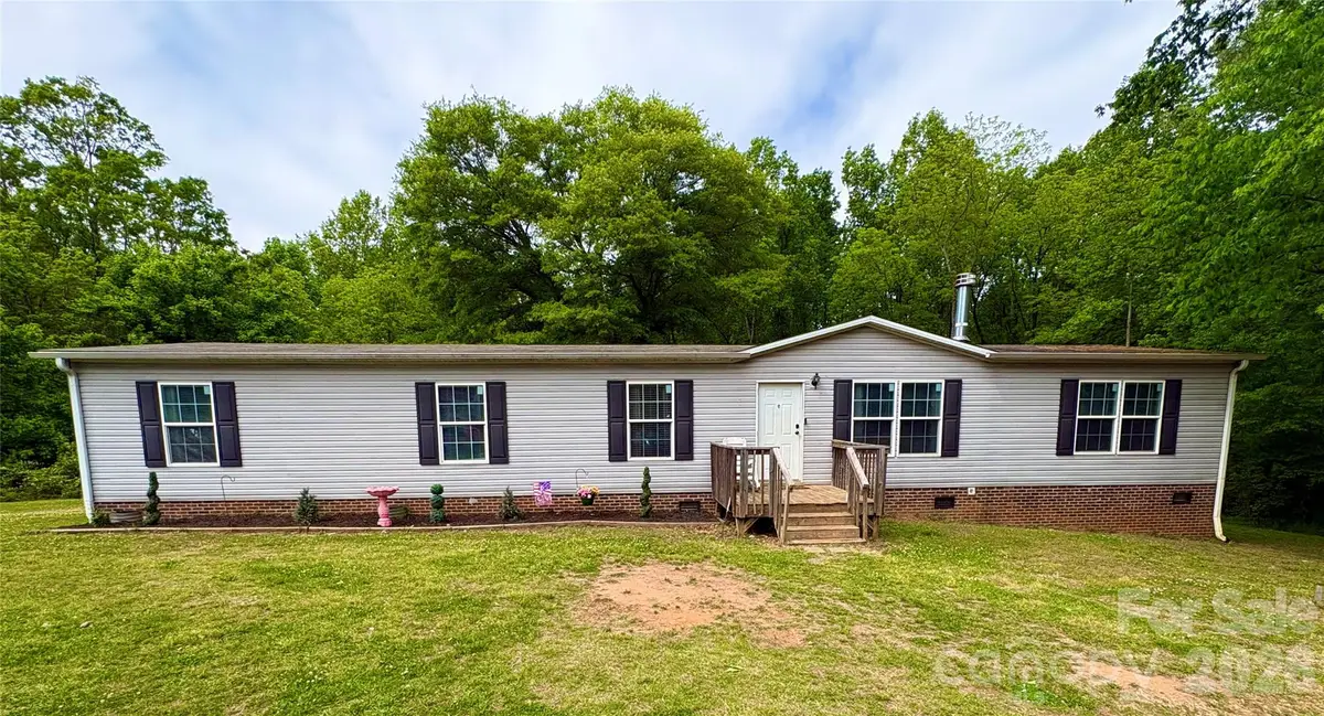 718 W Virginia Avenue, Bessemer City, NC 28016 - #1