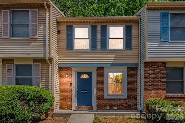 7609 Holly Grove Court, Charlotte, NC 28227