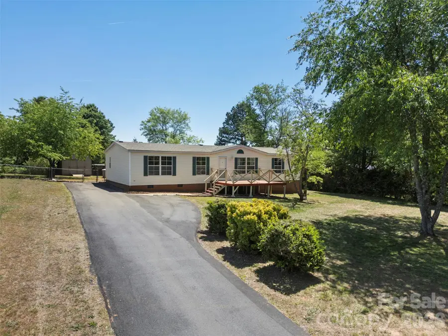 2095 Wildwood Drive, Hickory, NC 28601 - #2
