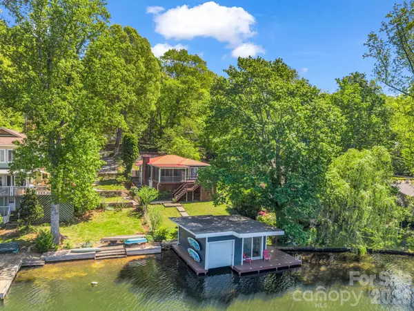 1224 E Lakeshore Drive, Landrum, SC 29356