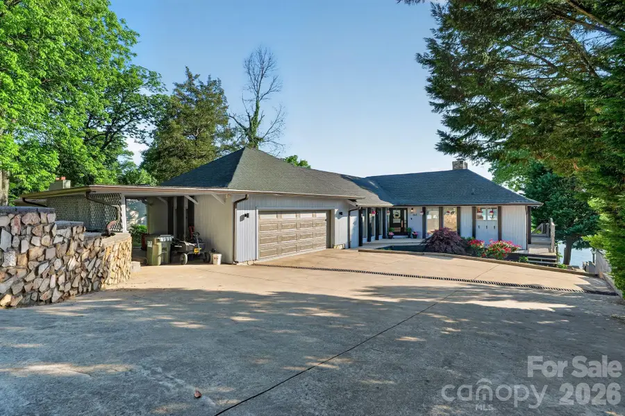8611 Island Point Road, Charlotte, NC 28278 - #2