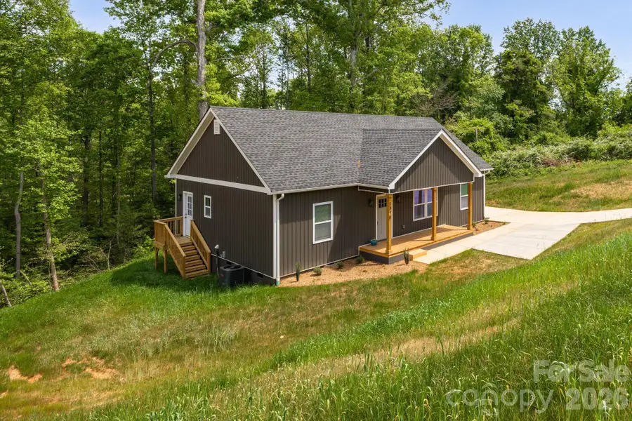 1475 32nd Street Sw, Hickory, NC 28602 - #2