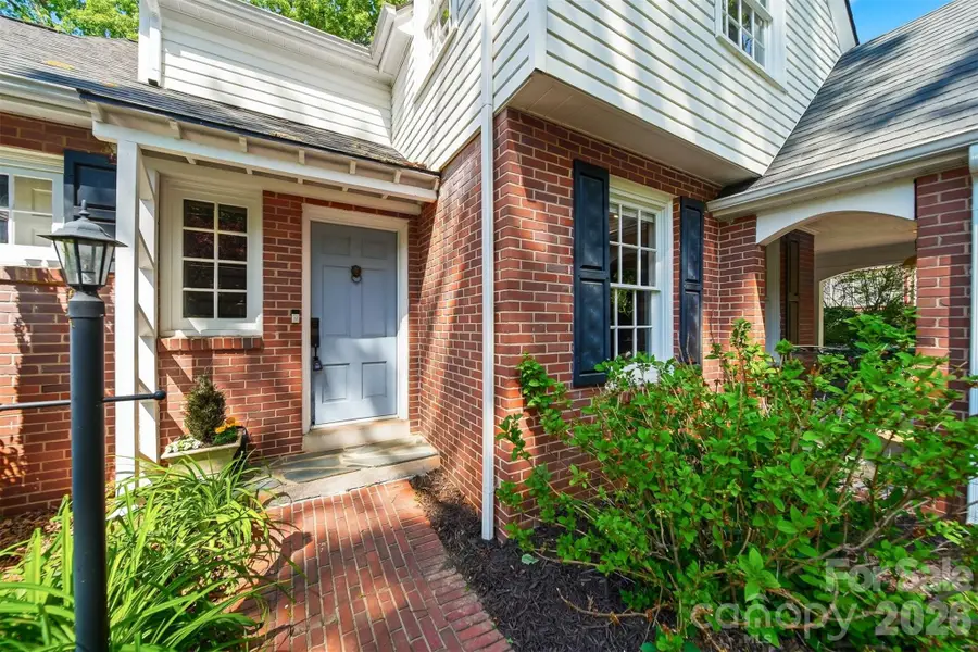 431 9th Street Nw, Hickory, NC 28601 - #2