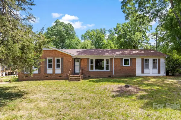 8315 Westbourne Drive, Charlotte, NC 28216