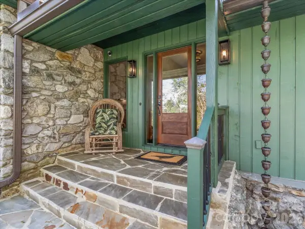68 Acorn Road, Asheville, NC 28804