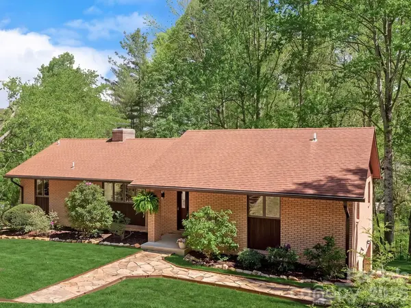52 Mark Twain Road, Asheville, NC 28805