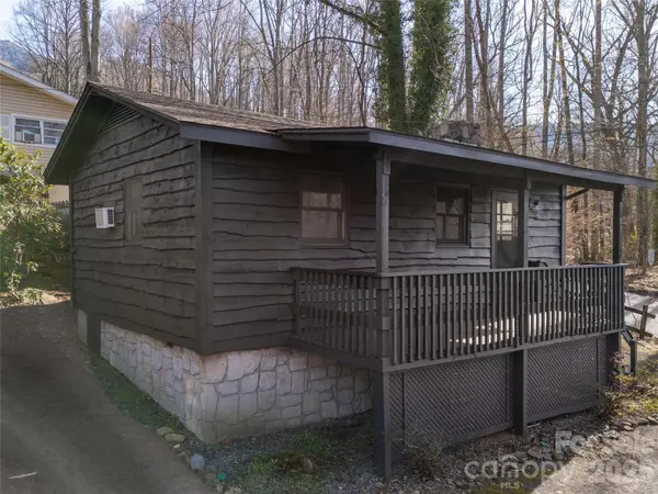 87 Sassafras Lane, Maggie Valley, NC 28751