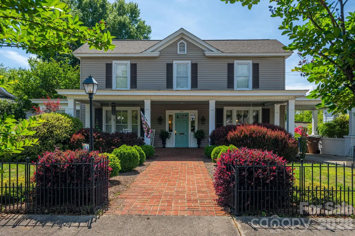 314 S Cedar Street, Lincolnton, NC 28092 - #1