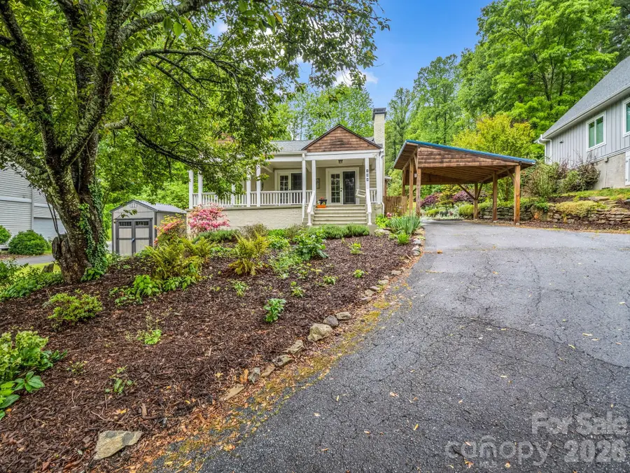 104 W Lake Avenue, Hendersonville, NC 28739 - #2