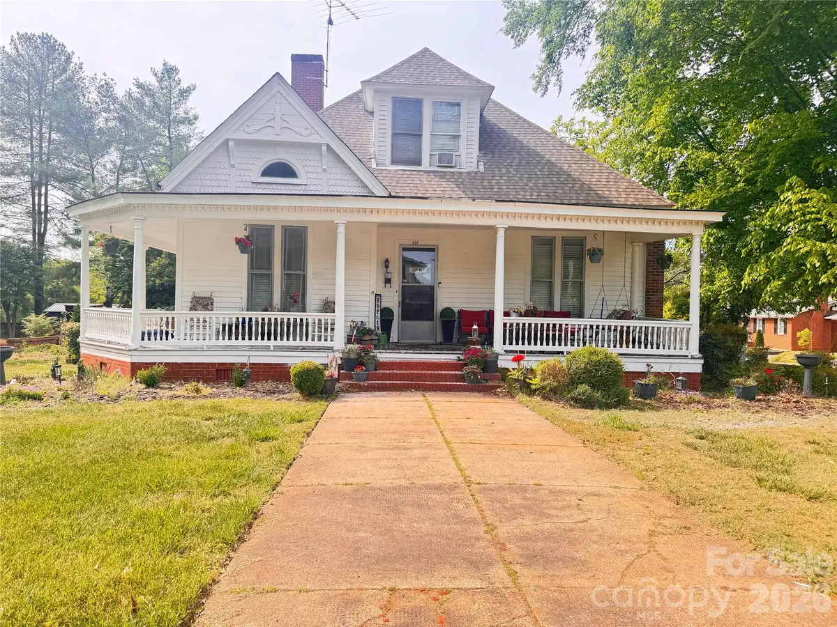 427 Davie Avenue, Statesville, NC 28677 - #1