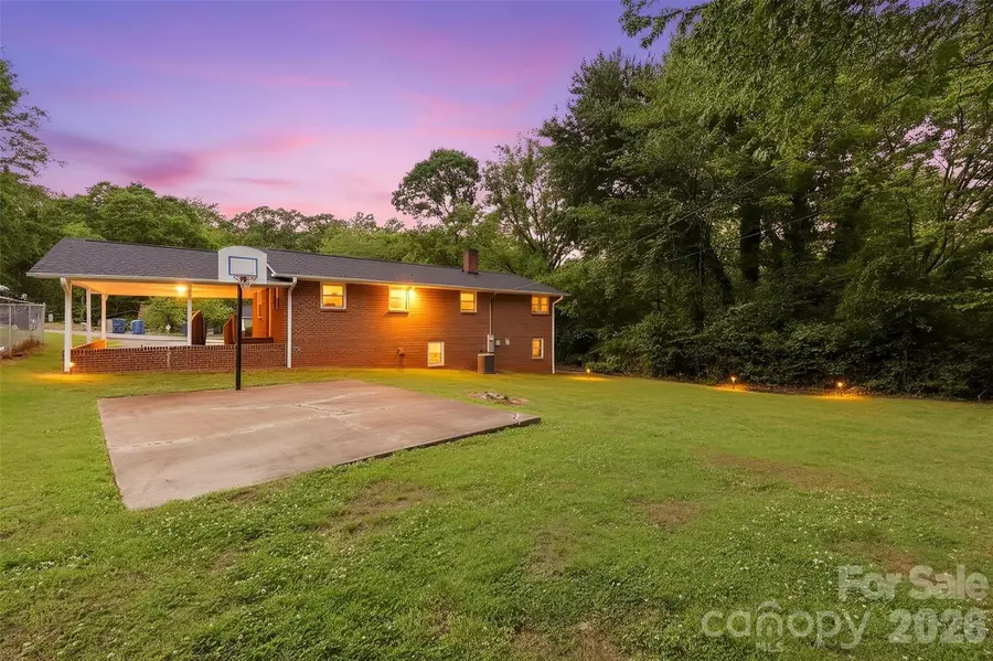 88 36th Street Nw, Hickory, NC 28601 - #3
