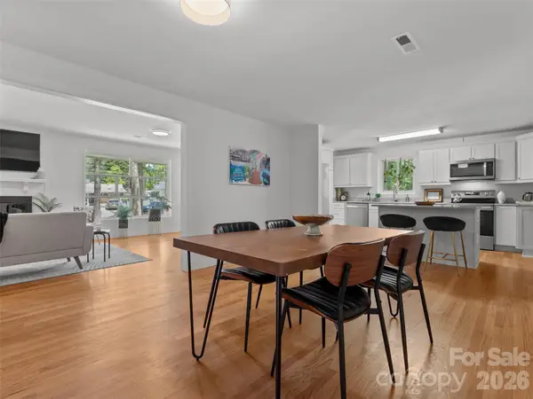 1110 3rd Avenue W, Hendersonville, NC 28739