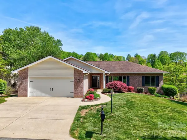 108 Fairway Knoll Drive, Hendersonville, NC 28739