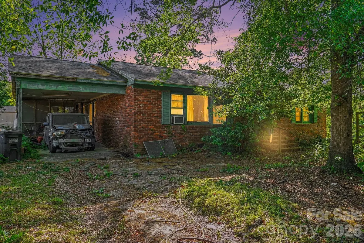 105 W Temple Avenue, Rockingham, NC 28380 - #1