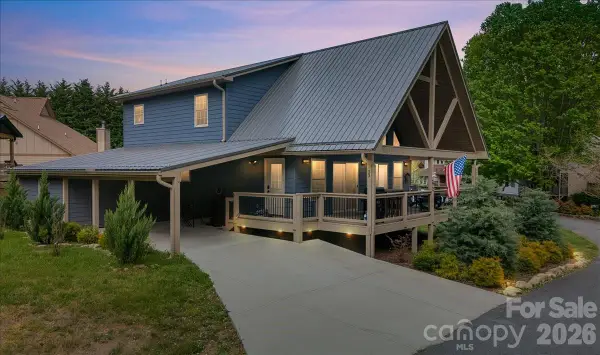 33 Indian Trace Road, Maggie Valley, NC 28751