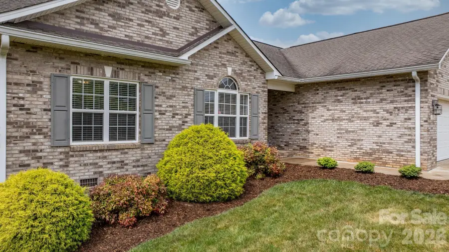 3534 47th Avenue Place Ne, Hickory, NC 28601 - #2