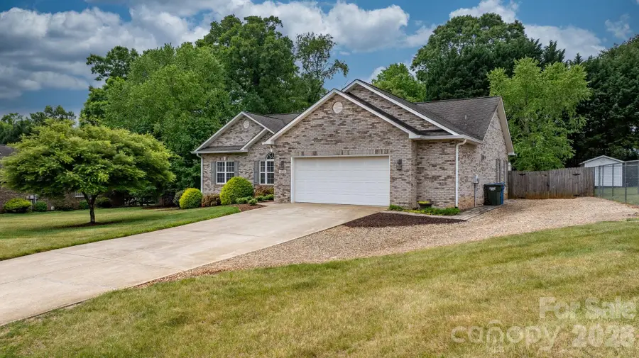 3534 47th Avenue Place Ne, Hickory, NC 28601 - #3