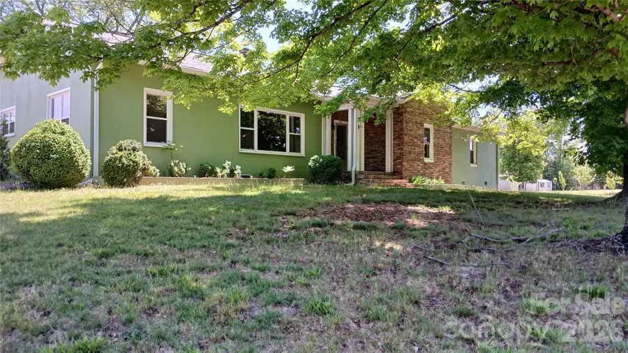 300 Woodlawn Drive, Connelly Springs, NC 28612 - #2