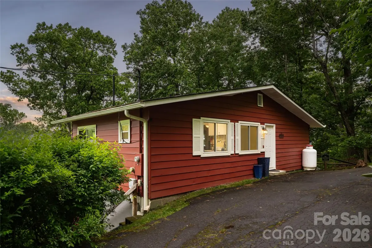 8 N Delano Road, Asheville, NC 28805 - #1