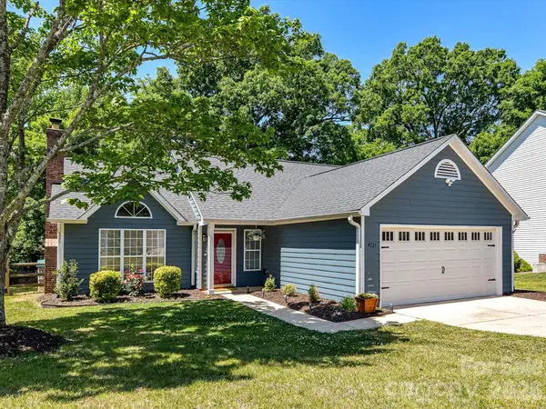 4131 Huntmeadow Drive, Charlotte, NC 28269