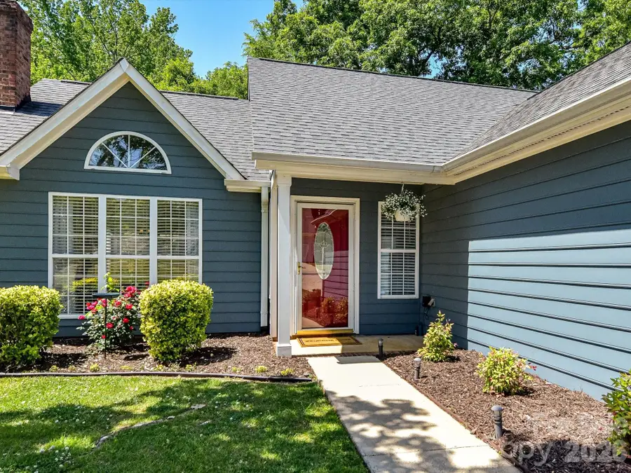 4131 Huntmeadow Drive, Charlotte, NC 28269 - #3