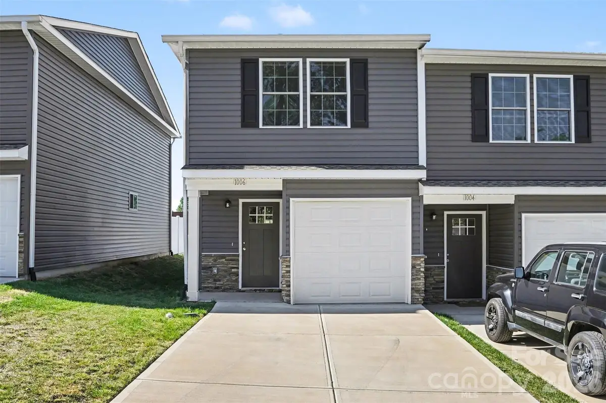 1006 10th Avenue Ne, Hickory, NC 28601 - #1