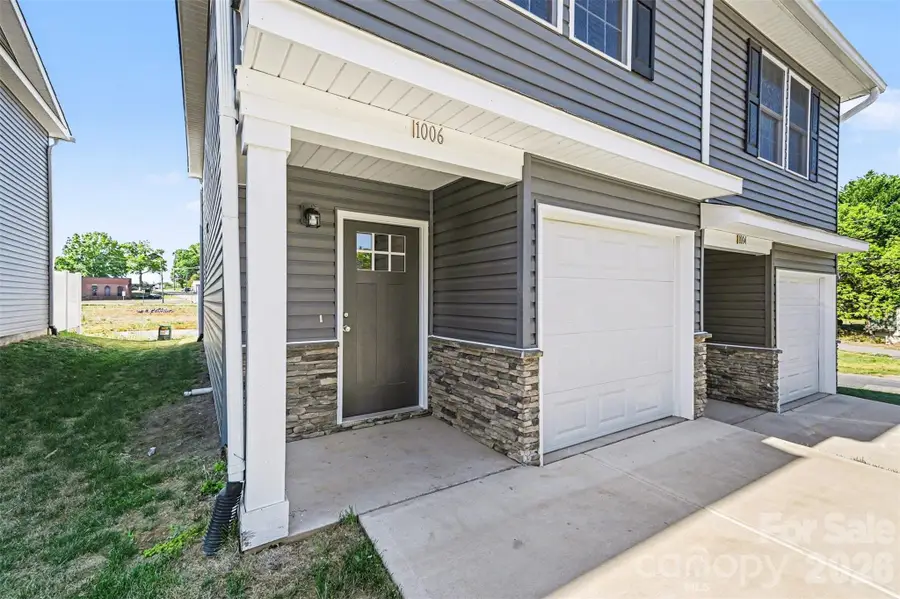 1006 10th Avenue Ne, Hickory, NC 28601 - #3