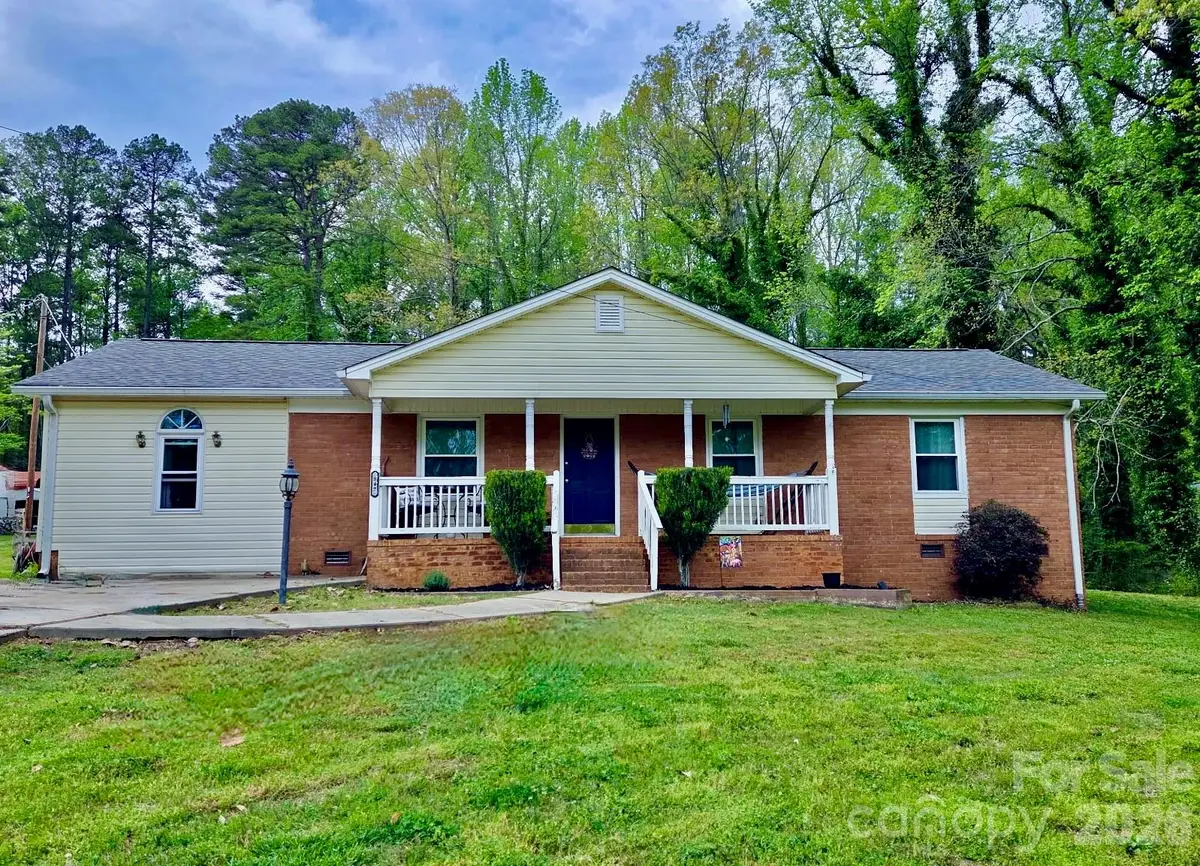 847 E Chestnut Street, Stanley, NC 28164 - #1