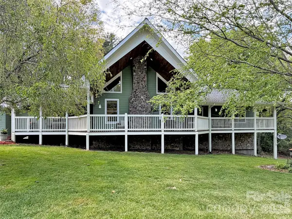 129 Hooper Haven Drive, Waynesville, NC 28786