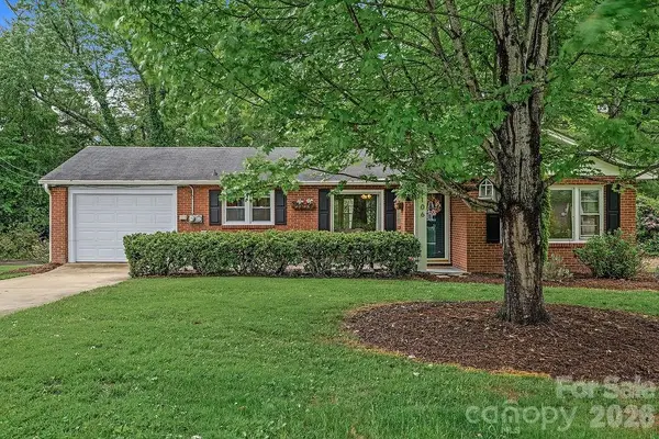 1106 Cherokee Drive, Hendersonville, NC 28739