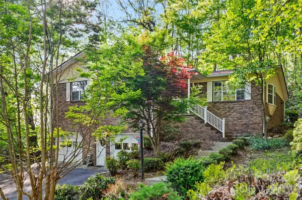 12 Steeplechase Court, Hendersonville, NC 28791