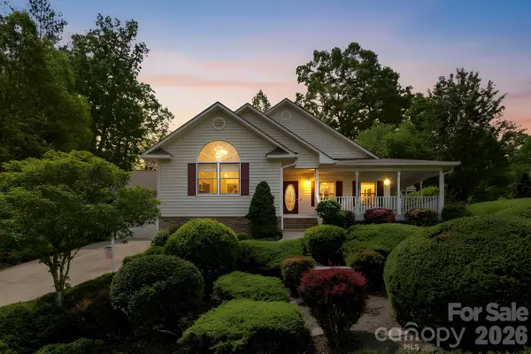 310 Windy Knoll Drive, Hendersonville, NC 28739
