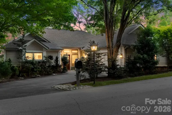 8 Spring Ridge Lane, Hendersonville, NC 28739