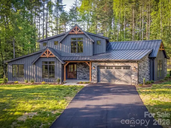 92 Crystal Heights Drive, Hendersonville, NC 28739