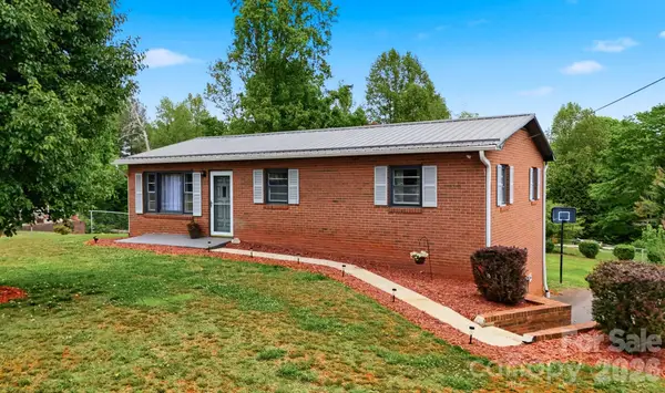 2532 Old Trenton Place, Lenoir, NC 28645