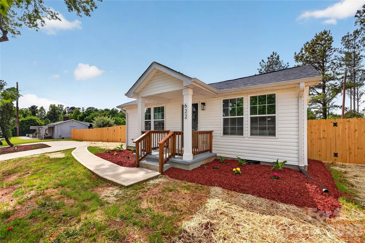 622 W Catawba Avenue, Mount Holly, NC 28120 - #1