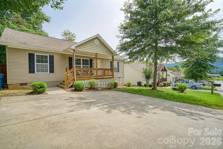136 Newberry Drive, Fletcher, NC 28732 - #3