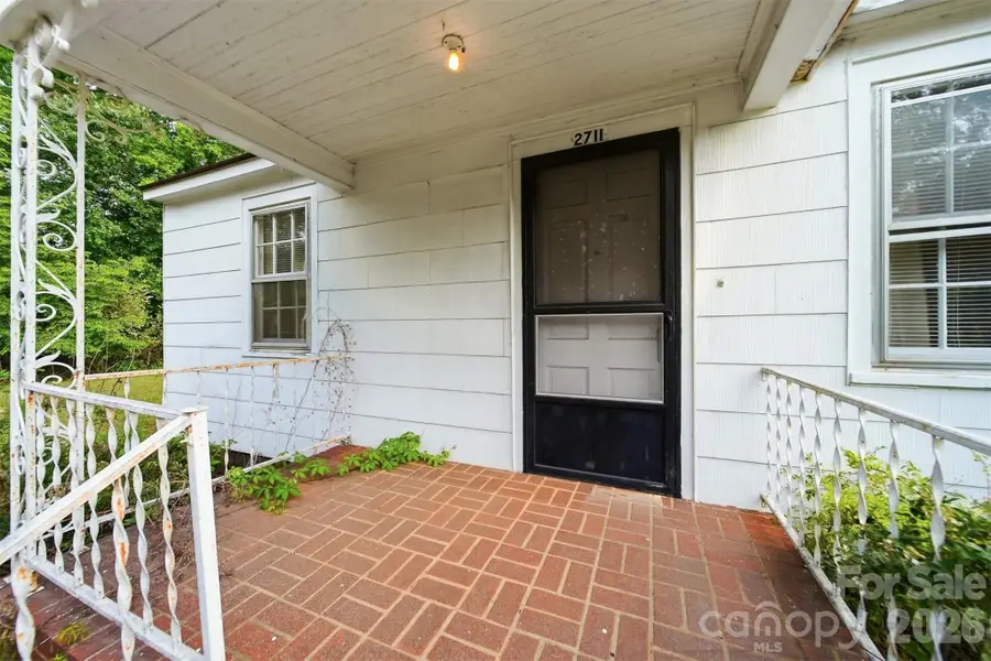 2711 SE 8th Avenue Se, Hickory, NC 28602 - #2