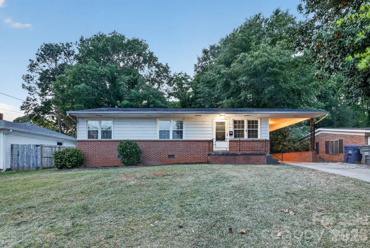 220 Woodview Avenue, Spartanburg, SC 29306 - #1